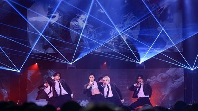 엘라스트, 日 삿포로 눈 축제 접수…흐트러짐 없는 칼군무+팬심 저격