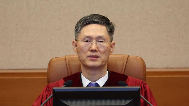 헌재 “문형배 동창 온라인 카페, 경찰 적극 수사 해달라”