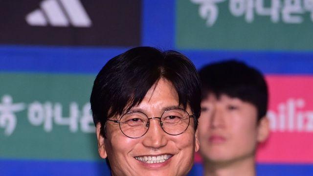 정정용 감독, 팬의 칭찬에 환한 웃음
