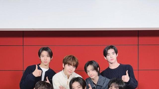 킥플립, 데뷔 앨범으로 한터차트 초동 인증패 '수상' 