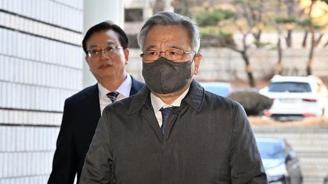 ‘대장동 돈 수수’ 박영수, 징역 7년…50억 클럽 무죄