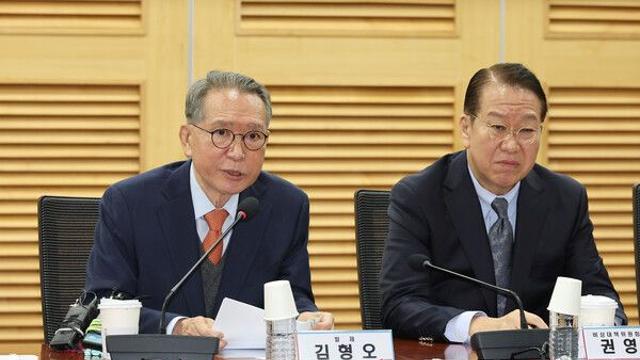 ‘보수 원로’ 김형오, 국힘 세미나서 “尹탄핵만은 막아야...내각제로 개헌해야”