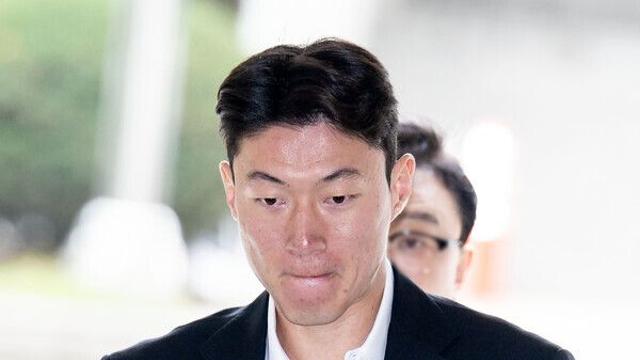 ‘불법 촬영’ 황의조, 선수 생활 위기! ‘징역 1년+집행유예 2년 선고’