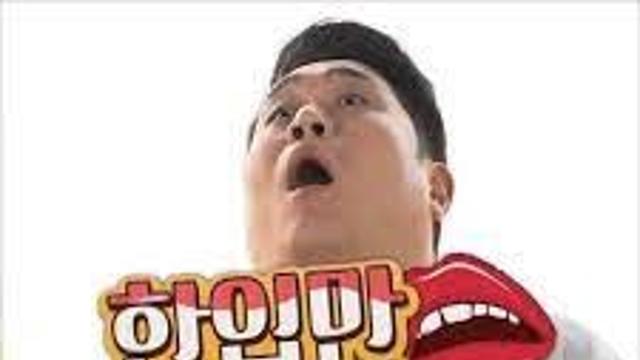 동생이 내 햄버거 한입만 했다.