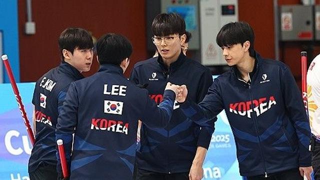 [1보] '의성BTS' 남자 컬링 의성군청, 하얼빈 AG 은메달…필리핀에 패