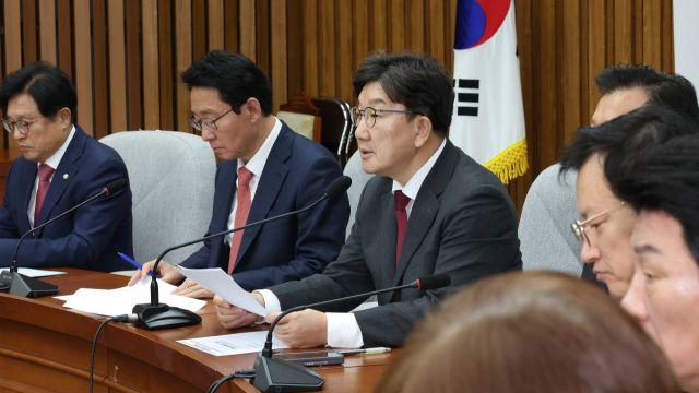 권성동 “이재명, 개인 돈이라면 막 썼겠나…기본적 개념 없어”