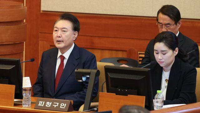 '尹 탄핵 찬성' 57%…중도층도 60% 찬성