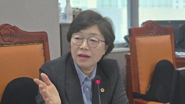 경기도의회 박옥분 의원, 경기도 철도 사업 난항, 경기국제공항 환경영향평가 지적