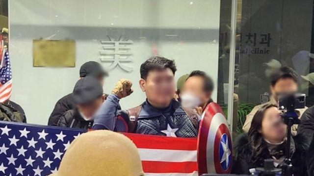'캡틴아메리카' 복장 尹지지자 난입 시도에 中대사관 