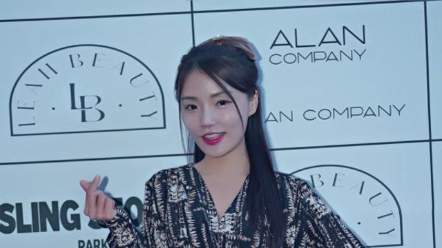 [포토] 손하트 장인 가수 문송희, '슬링스톤 off쇼 포토월 현장'