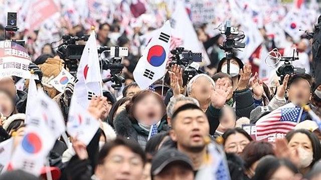 광주 탄핵반대집회 공방…