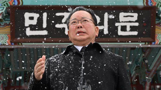 ‘영화로 청년과 접점’…영화관 찾는 김부겸 전 총리