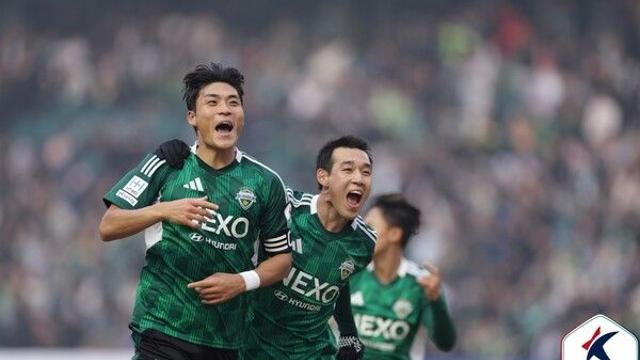 [st&현장] ‘박진섭 동점골+전진우 결승포’ 전북, 김천 2-1 제압...‘포옛 감독 K리그 데뷔전 승리’