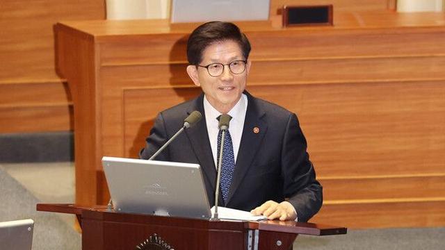 [이슈] 국힘, ‘보수결집’ 김문수냐 ‘중도확장’ 오세훈이냐