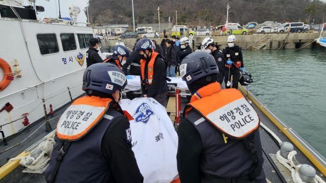 부안 '신방주호' 실종자 추정 시신 2구 발견…DNA 감식