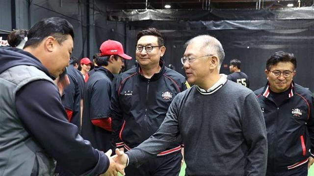 정의선 회장, 기아 타이거즈 스프링캠프 방문 