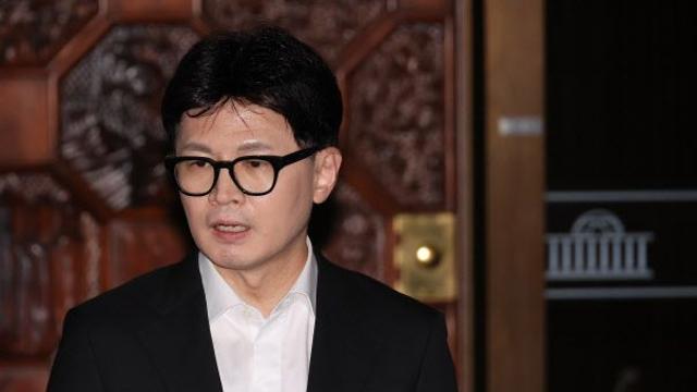 한동훈, ‘국민이 먼저입니다’ 출간…정치 행보 기지개