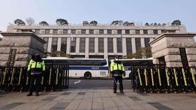 '윤석열 국회의원 체포 지시' 수사기록 공개에 尹측 퇴장