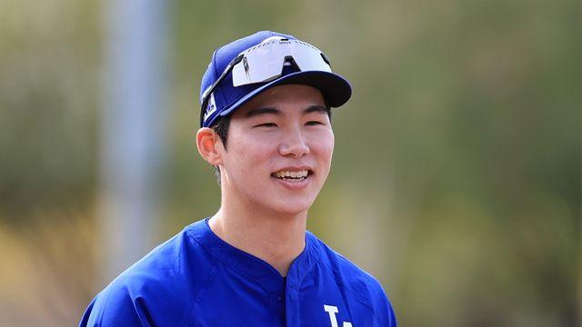 다저스에 이런 선수 없다?…'날렵한' 김혜성, 로버츠 감독·프리먼 동시 감탄