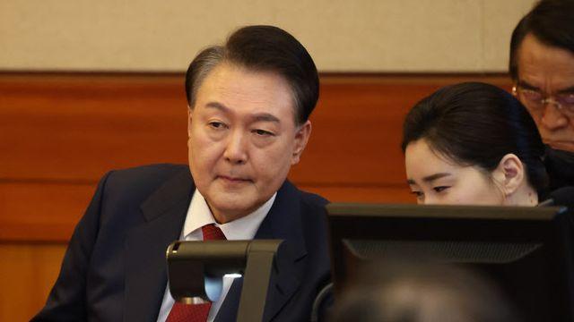 尹 측 