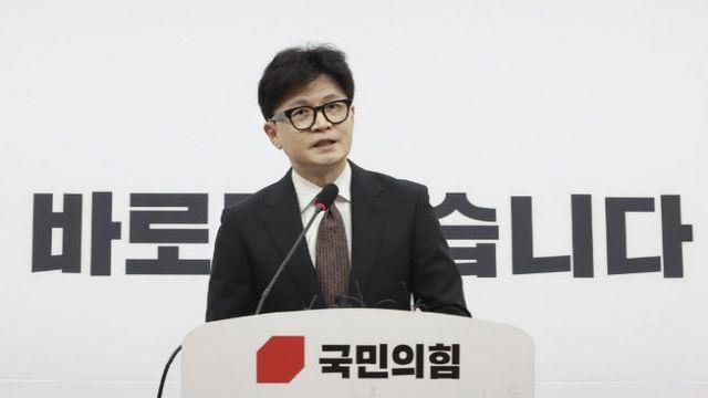 한동훈 '국민이 먼저입니다' 출간…윤석열·조국 책 이길까