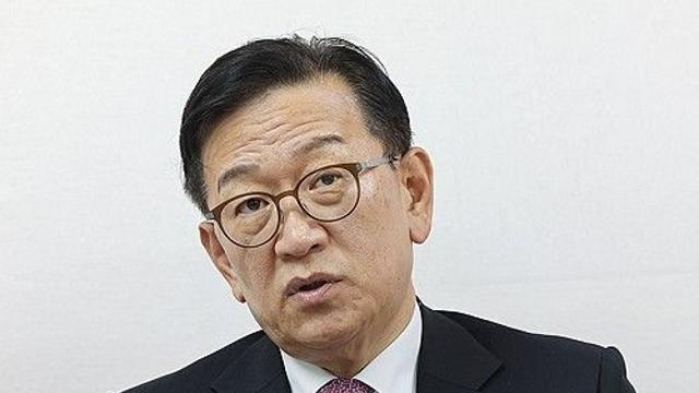 尹측 