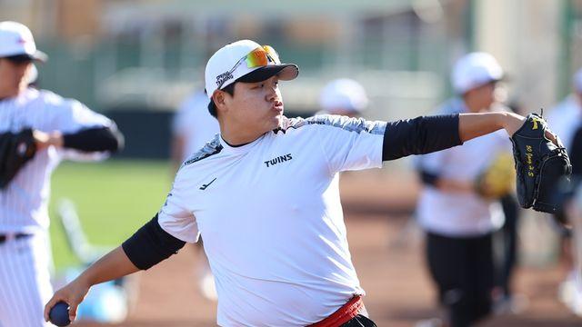 '황당 부상'에 LG 간담 서늘…'발목 부상' 장현식, 한국행→MRI 정밀검진 예정