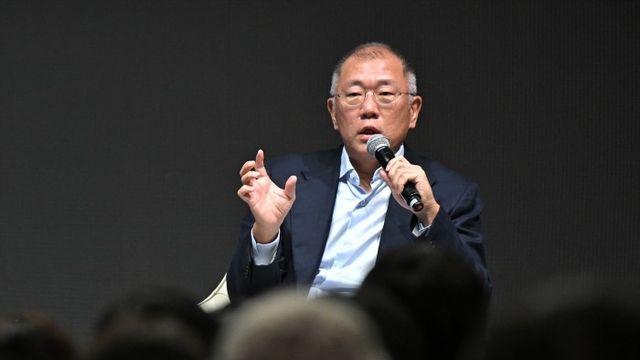 현대차 정의선 회장 보수, 신동빈 넘나...올해부터 기아서도 급여 받는다