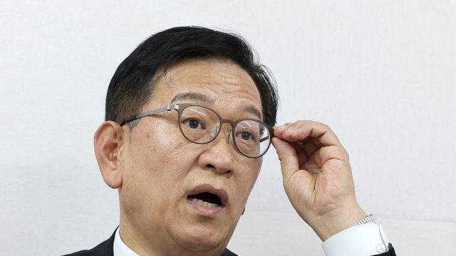 윤측 