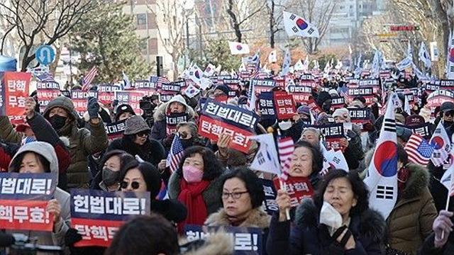 尹탄핵심판 헌재 주변 지지자 집결…전광훈 