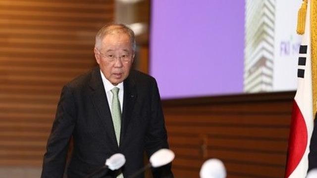 류진 한경협 회장 연임…