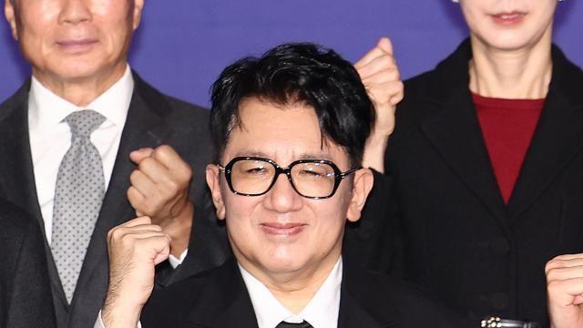 [슬라이드 포토] 한경협 정기총회 참석한 방시혁, 몰라보게 달라진 몸매…'V라인' 돋보여