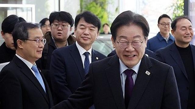 李, 현대차 찾아 