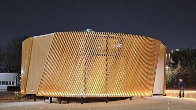 대구 수성못에 9억원짜리 공중화장실 등장…스페인 건축가 작품