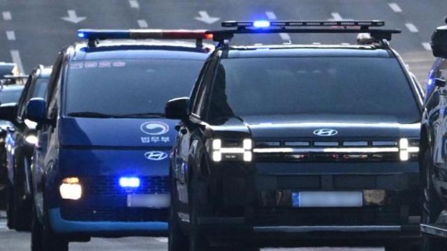 윤 대통령, 첫 형사재판 출석 위해 중앙지법 도착… 곧 구속취소 심문