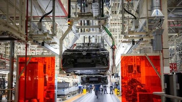 트럼프 25% 관세 예고에…글로벌 車업체 주가 줄줄이 하락