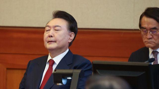 윤 대통령 첫 형사재판·구속 취소 심문 종료…내달 준비기일 한 번 더