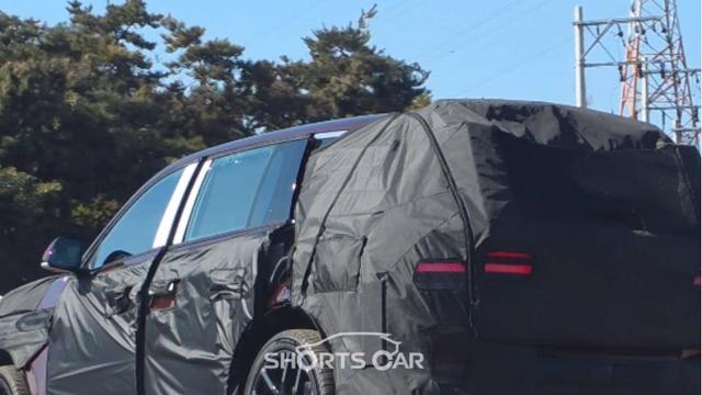 “조선의 마이바흐” 제네시스 GV90 LWB 코치도어 최초 포착