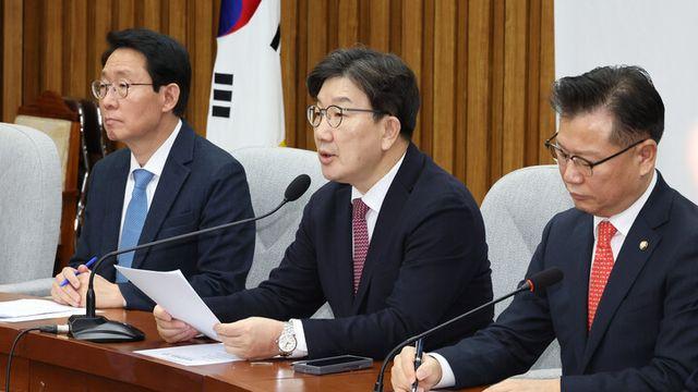권성동 “민주, 정치구호 성장·입법활동 규제 일변도···오로지 목적은 선거”