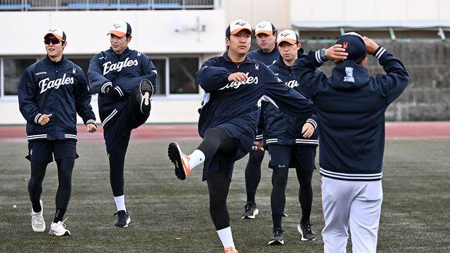 얄미운 일본 하늘, 한화 vs 삼성 대결 막았다...'비' 변수 걱정 커져 [오키나와 리포트]