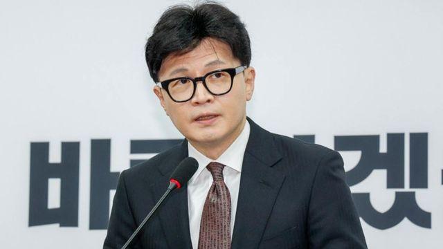 “기사까지 나올 일인가?”…한동훈, 저자 소개에서 검사 이력 뺀 이유