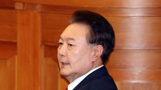 경찰, 윤 대통령 체포영장 방해 혐의로 입건