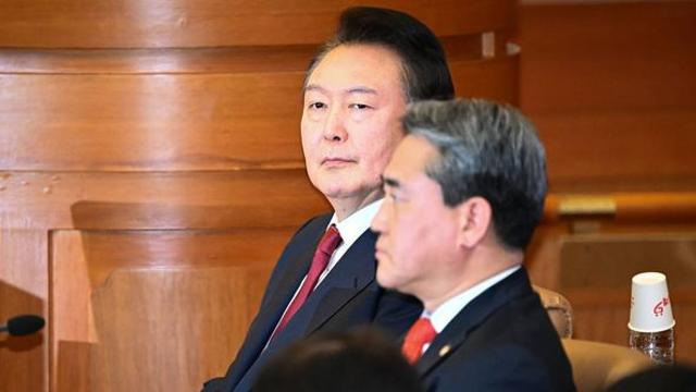 대통령 대리인단, 주말 구치소 접견…윤 대통령, 최종의견 직접 작성