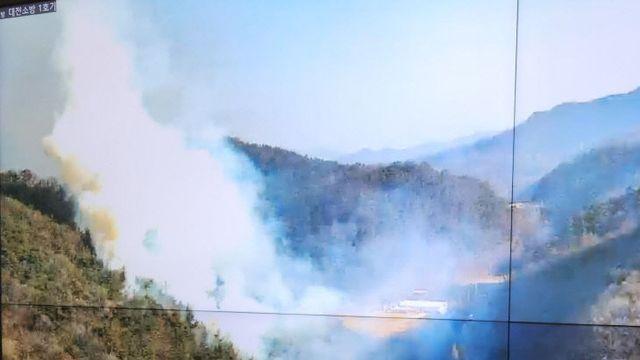 대전 동구 세천동서 산불 잔불 정리중...한때 소방헬기 5대 출동