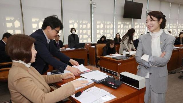 국민연금 보험료 ‘역차별’ 논란에···“76·86·96년생 인상 속도 늦춘다”