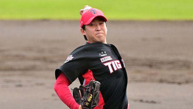 '새 투구폼' NPB 타선 압도…KIA 윤영철 