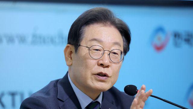 ‘국힘 입당하라’ 현수막에…이재명 “내란좀비당 사양”