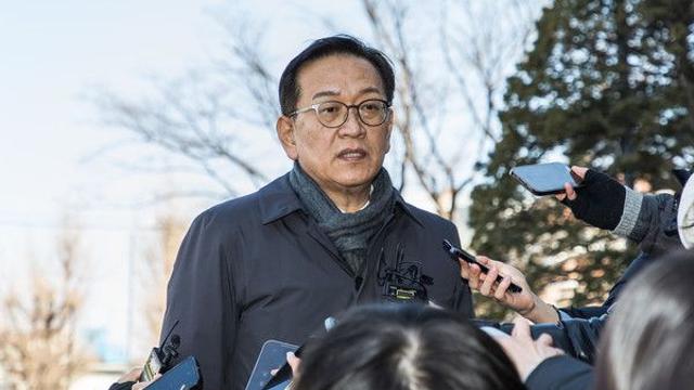 尹 “직무 복귀해 세대 통합 이끌겠다”···논란 일자, 변호인단 “석동현 개인 발언”