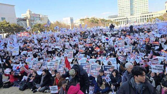 전한길 “공수처·헌재, 민주당과 한통속... 이대로 가면 대한민국 망한다”
