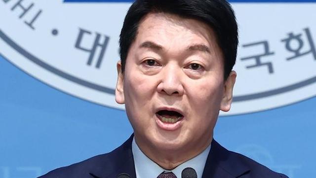 “이재명만은 대통령 돼선 안 돼”... 안철수, 대선 출마 질문에 “각자 판단하라”
